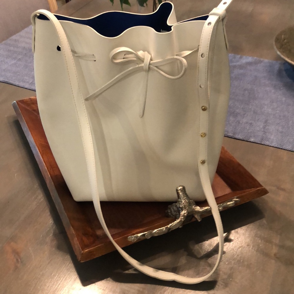 Mansur  Gavriel white bucket bag with blue interior and small wallet/case